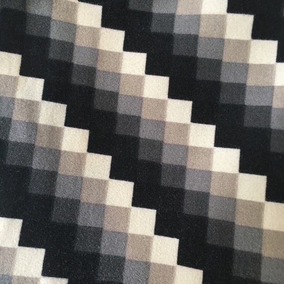 Lularoe leggings os black/white geometric - Picture 2 of 3